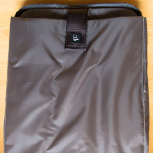 Le panneau dorsal peut recevoir un (grand) laptop